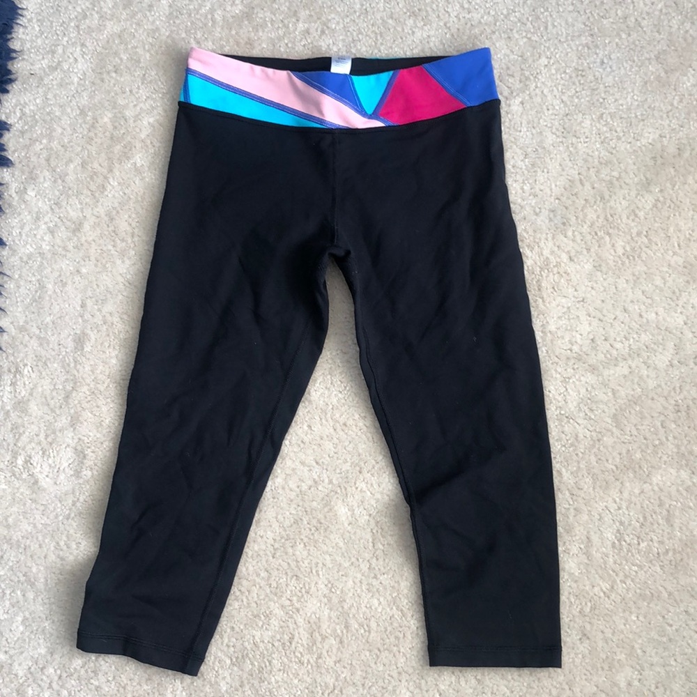 Black ivivva crop leggings